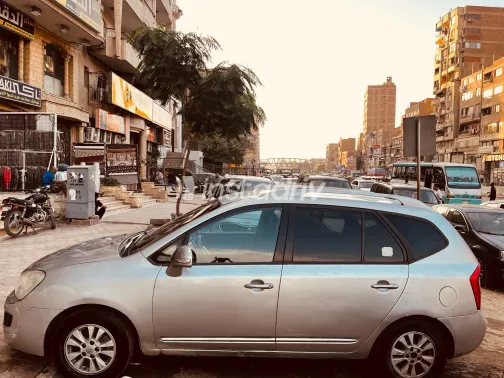 Kia Carens 2011 Silver Automatic Used for Sale in Greater Cairo ( Cairo + Giza) - 9