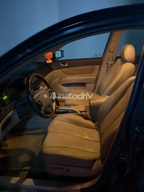 Hyundai Sonata 2010 Black Automatic Used for Sale in Greater Cairo ( Cairo + Giza) - 5