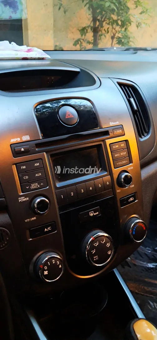 Kia Cerato 2010 White Automatic Used for Sale in Greater Cairo ( Cairo + Giza) - 9