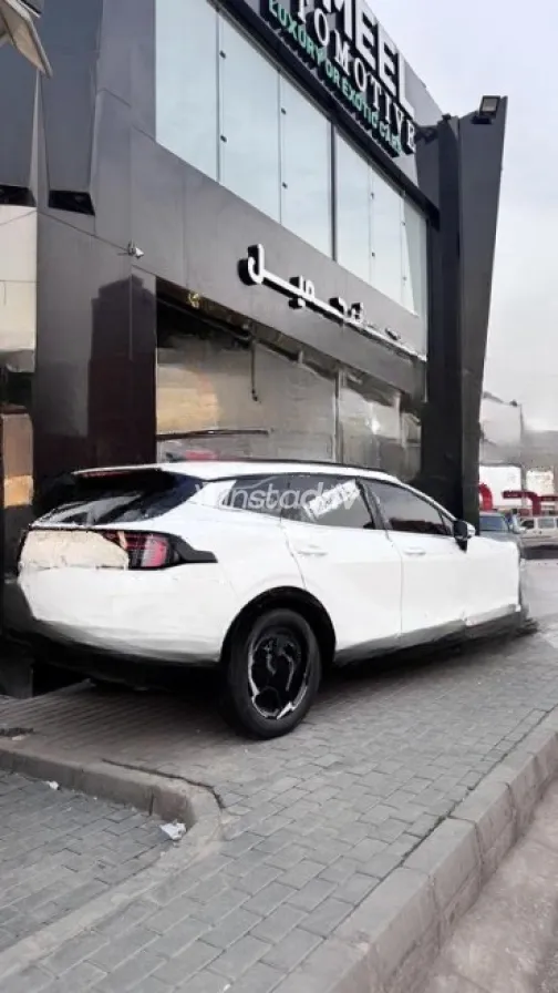 Kia Sportage 2025 White Automatic Used for Sale in Cairo - 1