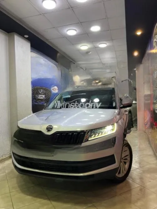 سكودا كودياك 2021 فضي أوتوماتيك مستعملة للبيع في المحلة - 2