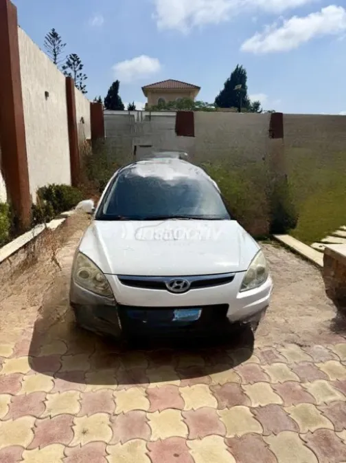هيونداي I30 2009 أبيض أوتوماتيك مستعملة للبيع في القاهرة - 1