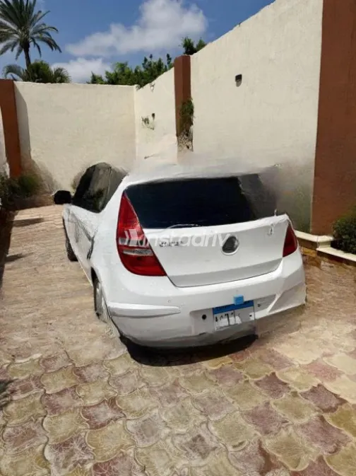 هيونداي I30 2009 أبيض أوتوماتيك مستعملة للبيع في القاهرة - 3