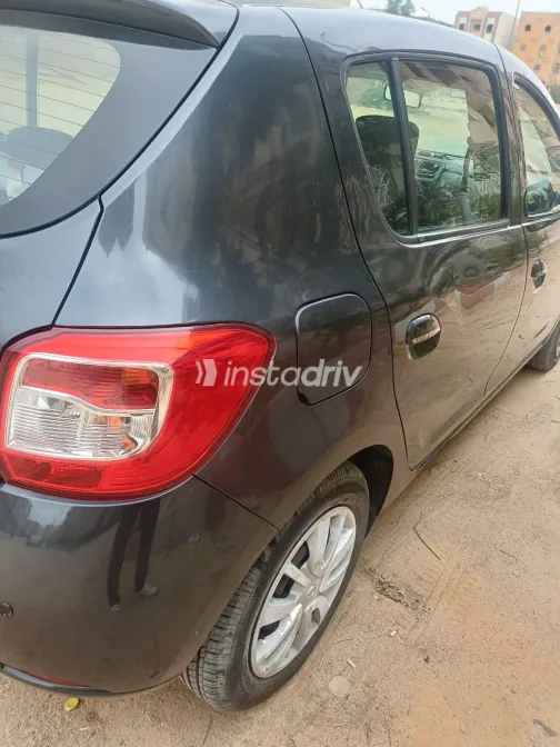 Renault Sandero 2017 Gray Automatic Used for Sale in Greater Cairo ( Cairo + Giza) - 3