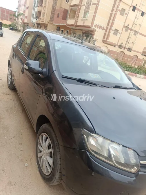 Renault Sandero 2017 Gray Automatic Used for Sale in Greater Cairo ( Cairo + Giza) - 5