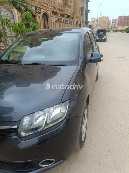 Renault Sandero 2017 Gray Automatic Used for Sale in Greater Cairo ( Cairo + Giza) - 7
