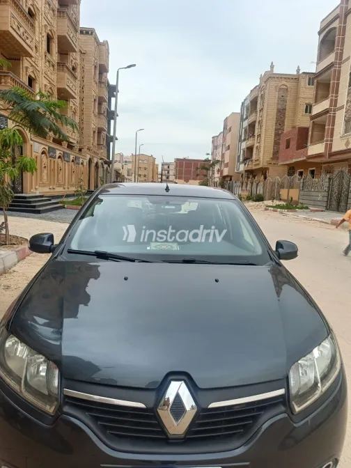 Renault Sandero 2017 Gray Automatic Used for Sale in Greater Cairo ( Cairo + Giza) - 8