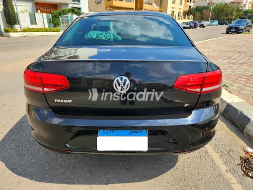 Volkswagen Passat 2016 Black Automatic Used for Sale in Greater Cairo ( Cairo + Giza) - 9