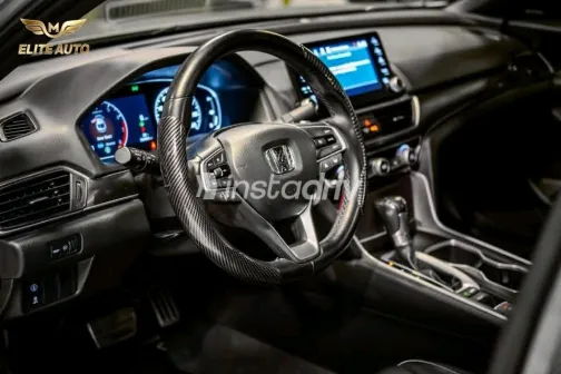 Honda Accord 2022 Silver Automatic Used for Sale in Greater Cairo ( Cairo + Giza) - 5