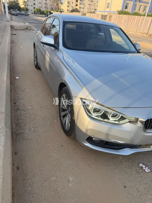 بي ام دبليو 318 2019 فضي أوتوماتيك مستعملة للبيع في القاهرة الكبرى ( القاهرة - الجيزة) - 3