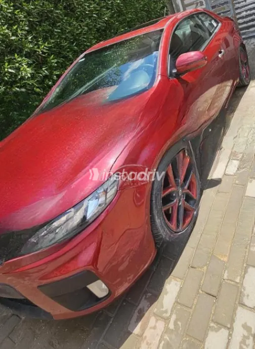 Kia Cerato Koup 2011 Dark Red Automatic Used for Sale in Cairo - 2