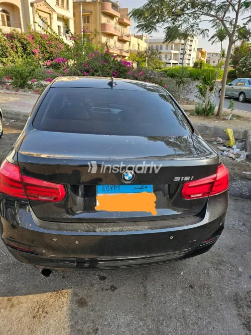 بي ام دبليو 318 2018 أسود أوتوماتيك مستعملة للبيع في القاهرة الكبرى ( القاهرة - الجيزة) - 2