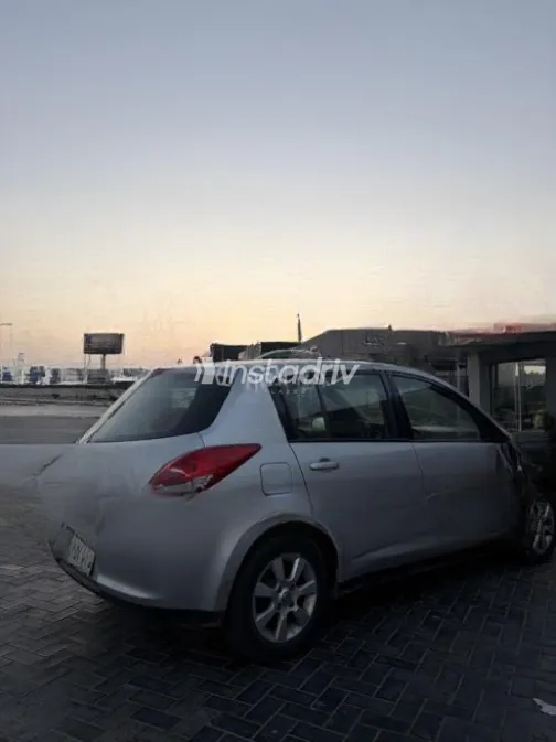 Nissan Tiida 2009 Silver Automatic Used for Sale in Nasr city - 5