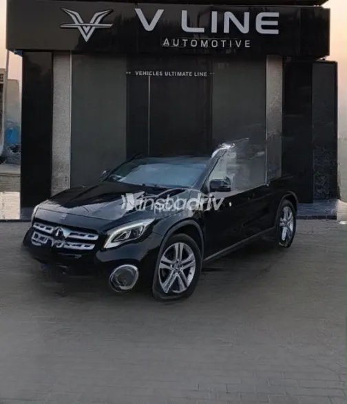 مرسيدس GLA 200 2018 أسود أوتوماتيك مستعملة للبيع في القاهرة - 1