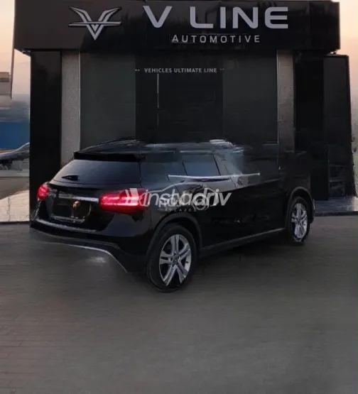 مرسيدس GLA 200 2018 أسود أوتوماتيك مستعملة للبيع في القاهرة - 2