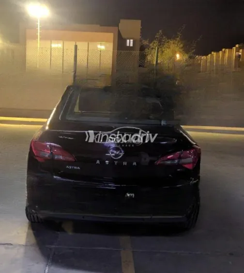 Opel Astra 2017 Brown Automatic Used for Sale in Sheikh Zayed City - 1