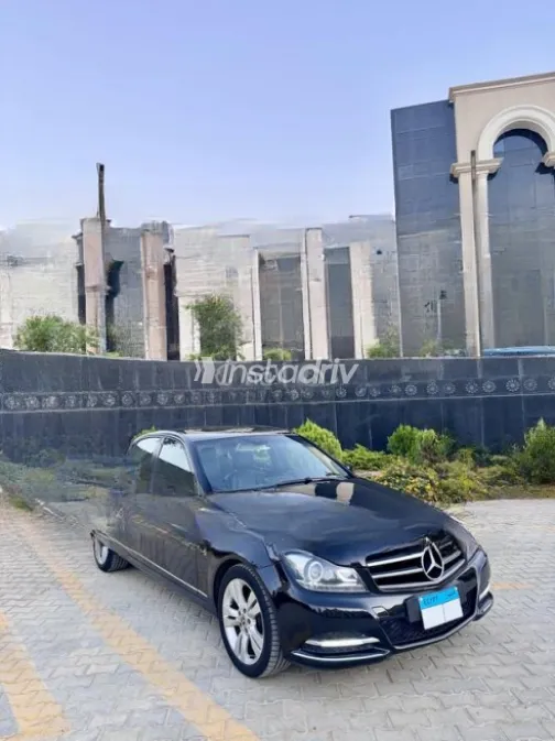 Mercedes C 180 2012 Black Automatic Used for Sale in Cairo - 1