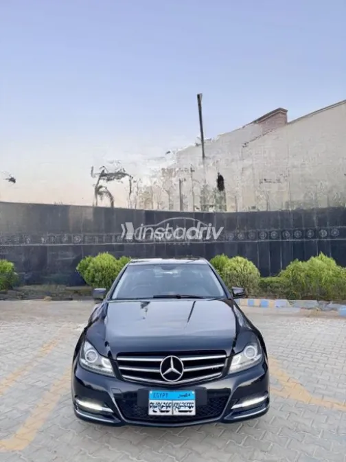 Mercedes C 180 2012 Black Automatic Used for Sale in Cairo - 2