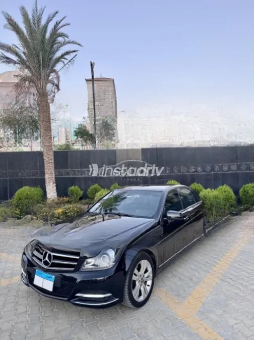 Mercedes C 180 2012 Black Automatic Used for Sale in Cairo - 3