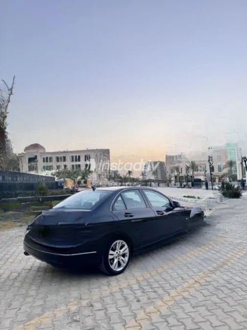 Mercedes C 180 2012 Black Automatic Used for Sale in Cairo - 4