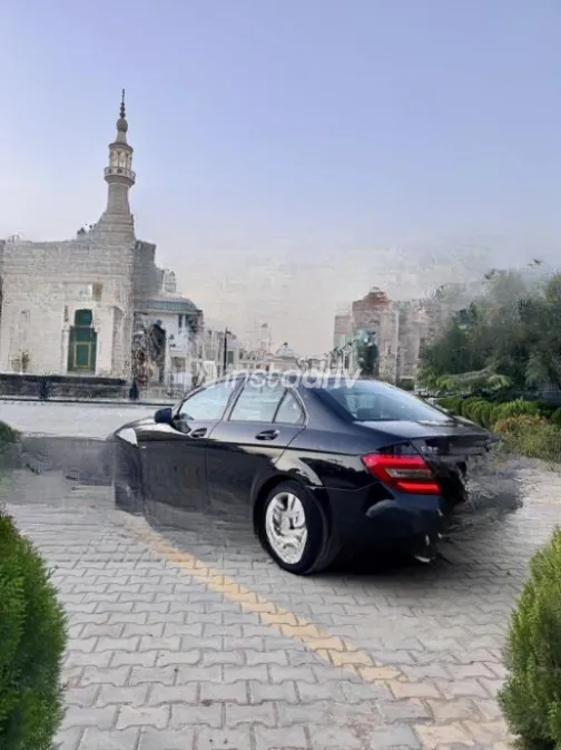 Mercedes C 180 2012 Black Automatic Used for Sale in Cairo - 6