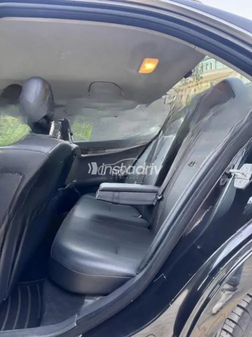 Mercedes C 180 2012 Black Automatic Used for Sale in Cairo - 8