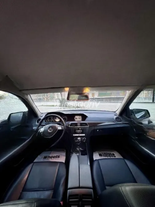 Mercedes C 180 2012 Black Automatic Used for Sale in Cairo - 9