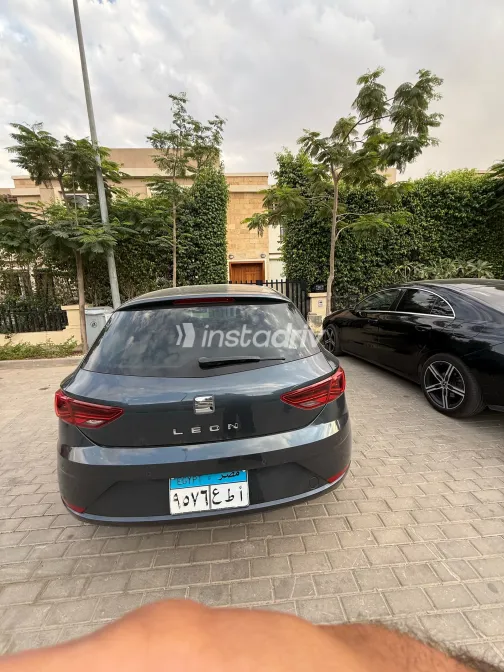 Seat Leon 2020 Gray Automatic Used for Sale in Greater Cairo ( Cairo + Giza) - 2