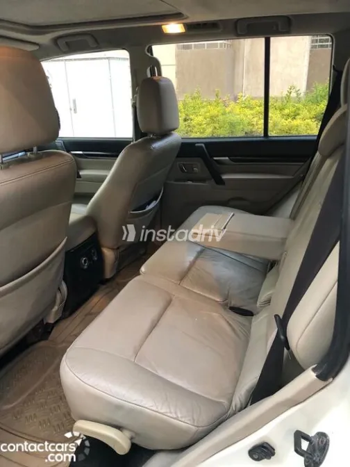 Mitsubishi Pajero 2011 White Automatic Used for Sale in Greater Cairo ( Cairo + Giza) - 2