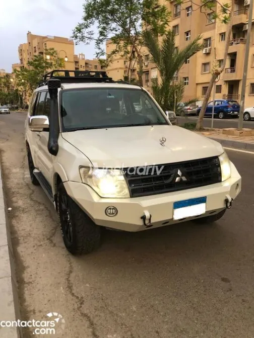 Mitsubishi Pajero 2011 White Automatic Used for Sale in Greater Cairo ( Cairo + Giza) - 6