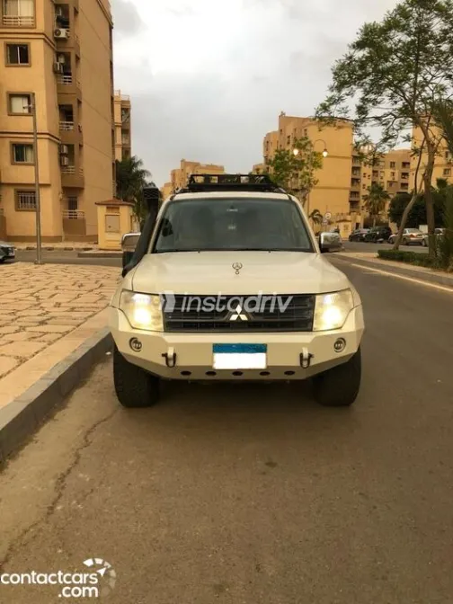 Mitsubishi Pajero 2011 White Automatic Used for Sale in Greater Cairo ( Cairo + Giza) - 7