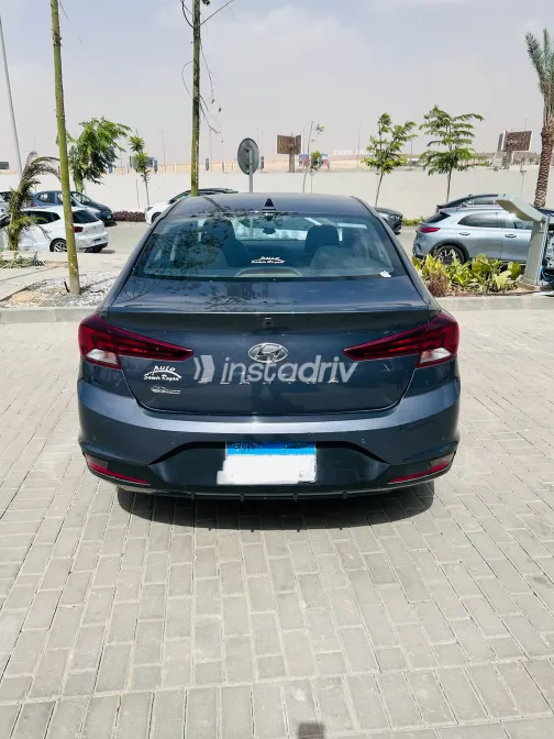 Hyundai Elantra AD 2019 Gray Automatic Used for Sale in Greater Cairo ( Cairo + Giza) - 9