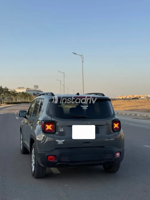 Jeep Renegade 2022 Dark Gray Automatic Used for Sale in Greater Cairo ( Cairo + Giza) - 4
