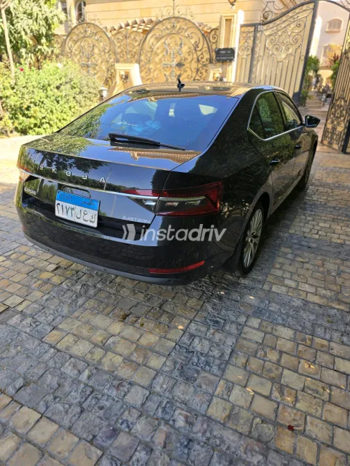 سكودا سوبيرب 2023 أسود أوتوماتيك مستعملة للبيع في القاهرة الكبرى ( القاهرة - الجيزة) - 2