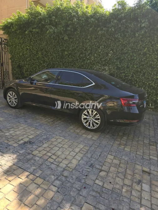 سكودا سوبيرب 2023 أسود أوتوماتيك مستعملة للبيع في القاهرة الكبرى ( القاهرة - الجيزة) - 5