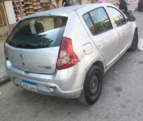 Renault Sandero 2013 Silver Automatic Used for Sale in Greater Cairo ( Cairo + Giza) - 1