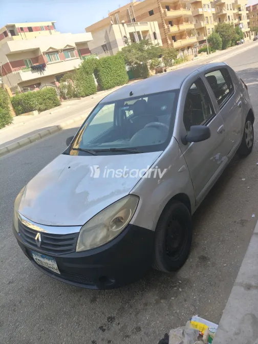 Renault Sandero 2013 Silver Automatic Used for Sale in Greater Cairo ( Cairo + Giza) - 2