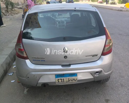 Renault Sandero 2013 Silver Automatic Used for Sale in Greater Cairo ( Cairo + Giza) - 3