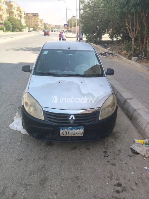 Renault Sandero 2013 Silver Automatic Used for Sale in Greater Cairo ( Cairo + Giza) - 8
