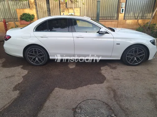 Mercedes E 300 2021 White Automatic Used for Sale in Greater Cairo ( Cairo + Giza) - 7