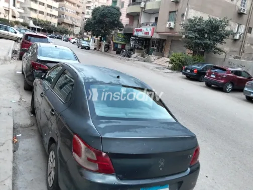 Peugeot 301 2015 Gray Manual Used for Sale in Greater Cairo ( Cairo + Giza) - 2