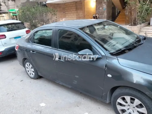Peugeot 301 2015 Gray Manual Used for Sale in Greater Cairo ( Cairo + Giza) - 3