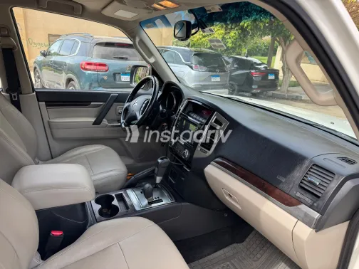 Mitsubishi Pajero 2016 White Automatic Used for Sale in Greater Cairo ( Cairo + Giza) - 3