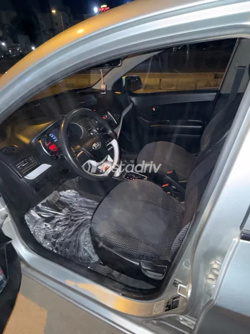Kia Picanto 2017 Silver Automatic Used for Sale in Greater Cairo ( Cairo + Giza) - 3