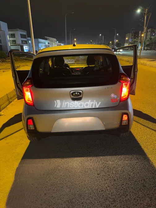 Kia Picanto 2017 Silver Automatic Used for Sale in Greater Cairo ( Cairo + Giza) - 9
