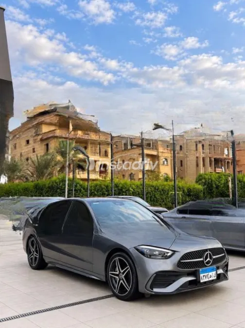 Mercedes C 200 2023 Gray Automatic Used for Sale in Sheikh Zayed City - 5