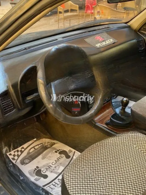 Peugeot 405 1998 White Manual Used for Sale in Cairo - 5