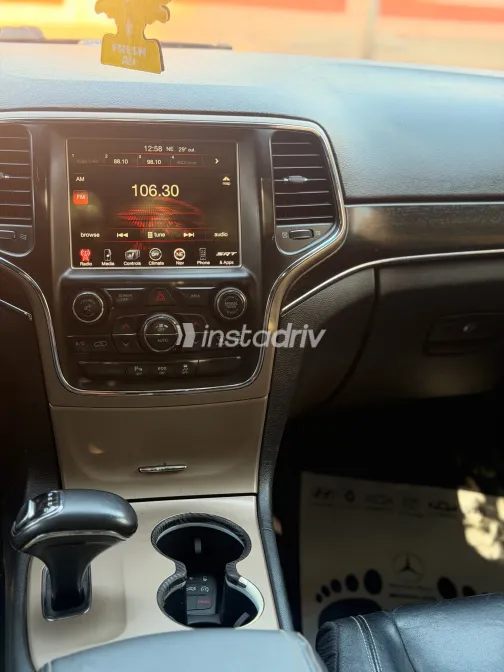 Jeep Grand Cherokee 2016 Silver Automatic Used for Sale in Greater Cairo ( Cairo + Giza) - 1