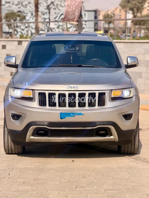 Jeep Grand Cherokee 2016 Silver Automatic Used for Sale in Greater Cairo ( Cairo + Giza) - 2