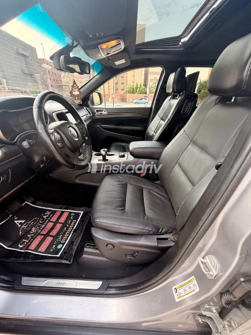 Jeep Grand Cherokee 2016 Silver Automatic Used for Sale in Greater Cairo ( Cairo + Giza) - 4
